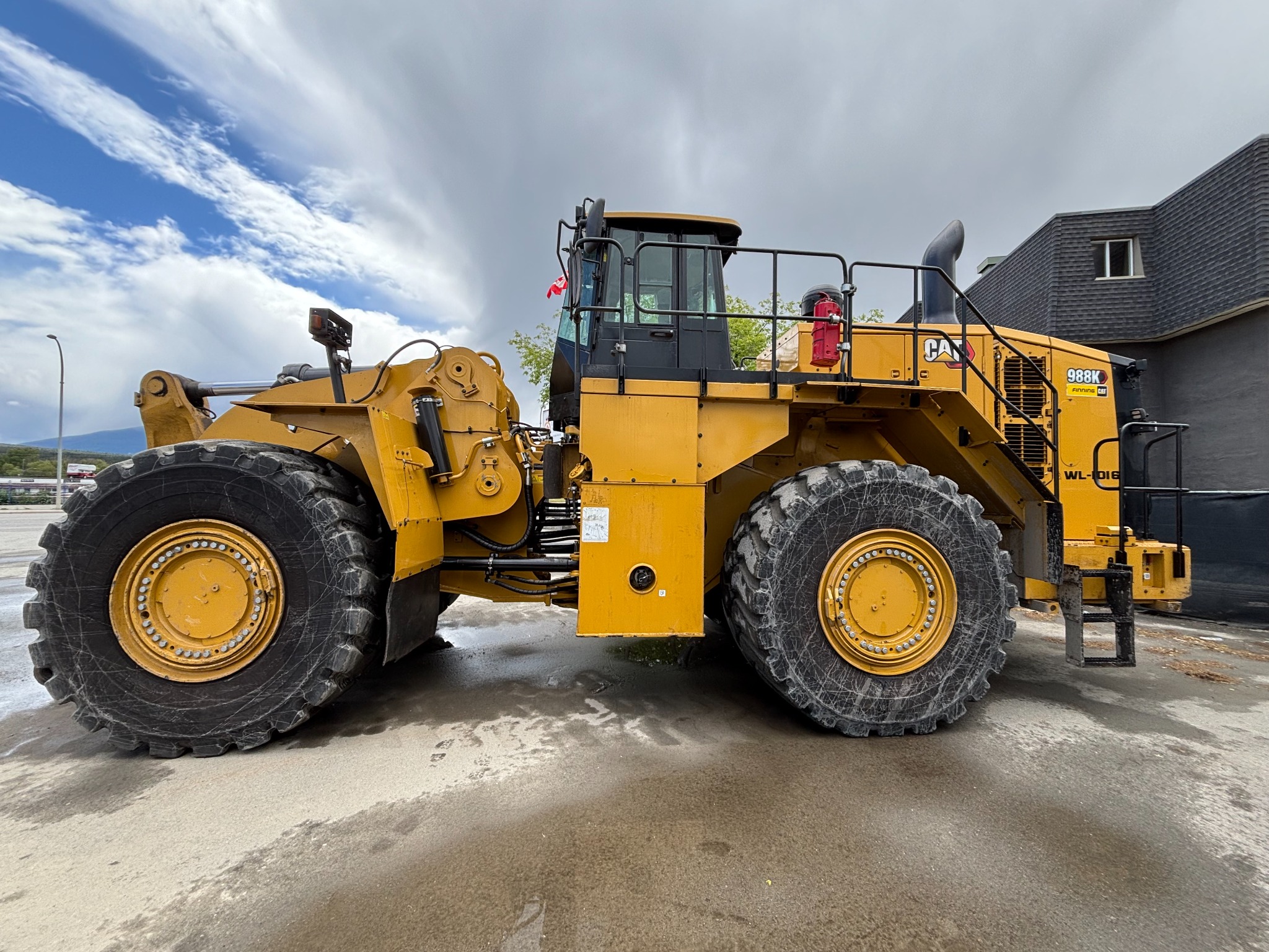 2023 CAT 988K